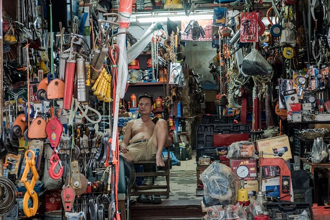 Into the Thieves Market Hanoi Photo Tour - Using filtered light to improve your camera settings