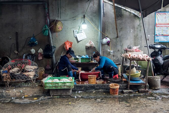 Into the Thieves Market Hanoi Photo Tour - Finding the table tennis hall and other side streets