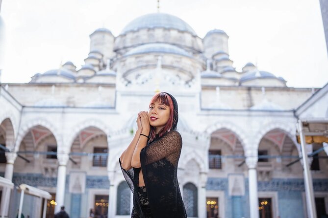Istanbul Photoshoot tour with Local Photographer - Istiklal Caddesi and the historic Red Tram
