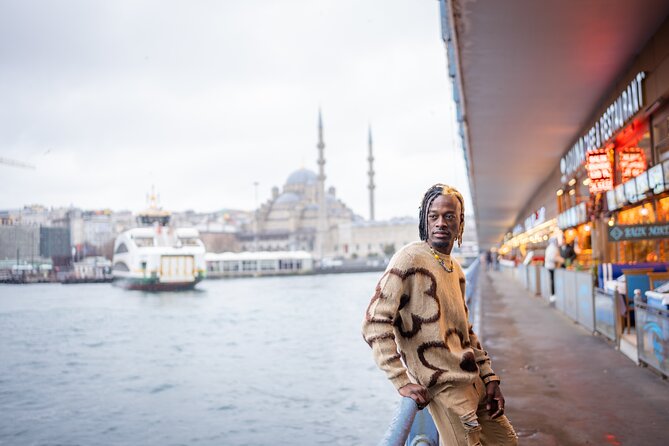 Istanbul Photoshoot tour with Local Photographer - New Mosque and a grand final setting