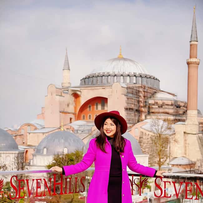 Istanbul: Tour and Photoshoot at Multiple Locations - Sultanahmet, Galat Bridge, and Karakoy