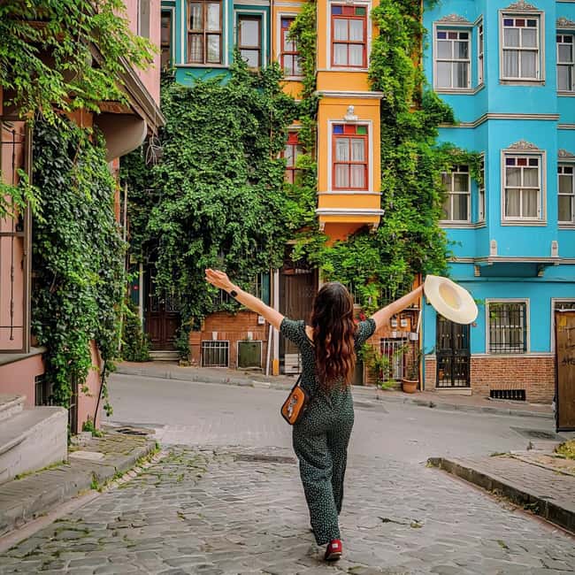 Istanbul: Tour and Photoshoot at Multiple Locations - Balat’s colorful streets