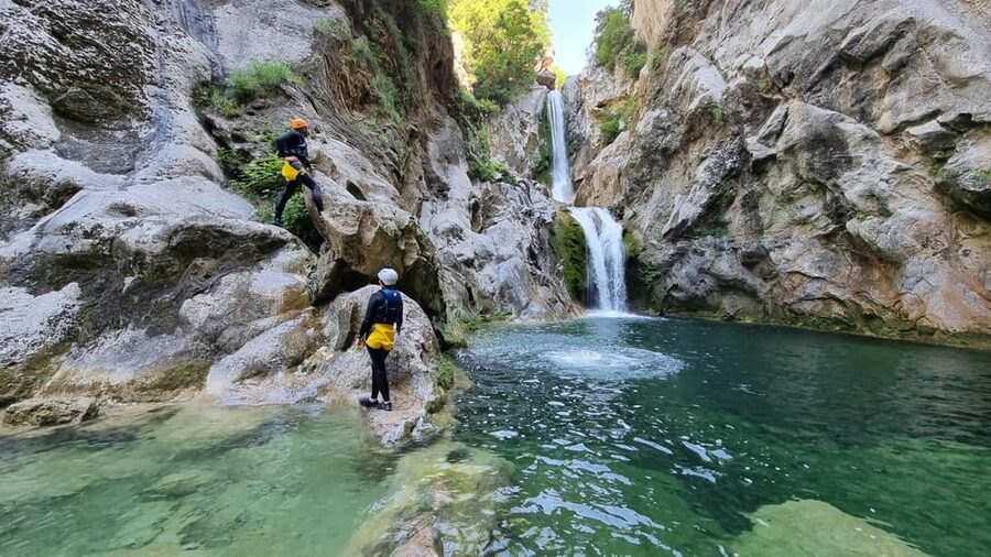Iz Omisa: Extremni Canyoning na rijeci Cetini/ Free photos - Practical preparation before you leave Omiš