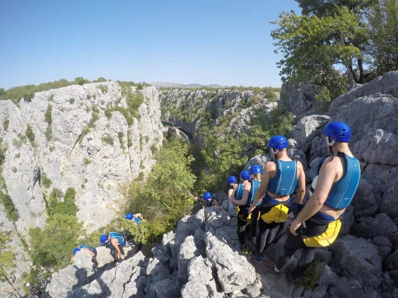 Iz Omisa: Extremni Canyoning na rijeci Cetini/ Free photos - The guide’s role in a technical activity