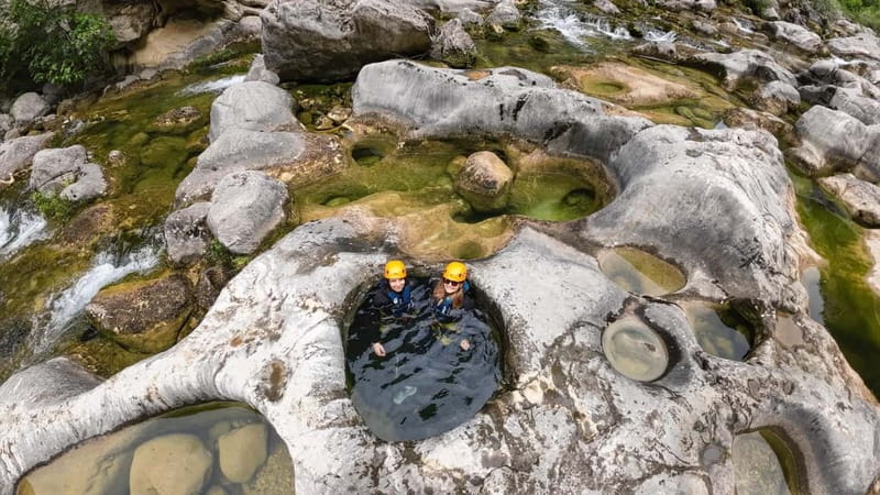 Iz Omisa: Extremni Canyoning na rijeci Cetini/ Free photos - Getting dressed for the Cetina River