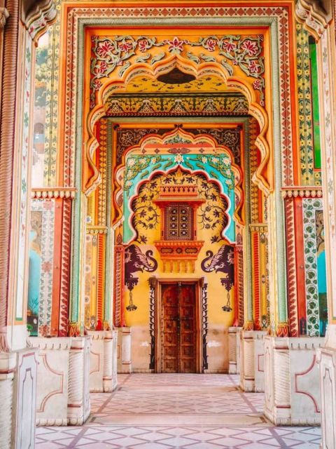 Jaipur: Instagram Tour of The Top Photography Spots - Gaitor Ki Chhatriyan and the quieter details