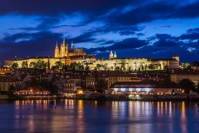 Johnny's Prague Photography Tour - Charles Bridge without the usual crowd position