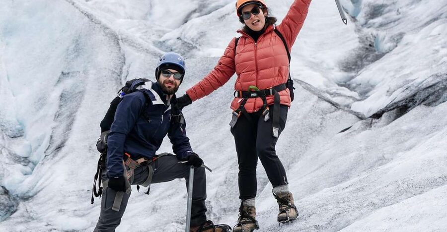 Jökulsárlón: Glacier Hike, Ice Cave, and Photoshoot Package - Entering both the lower and upper ice caves