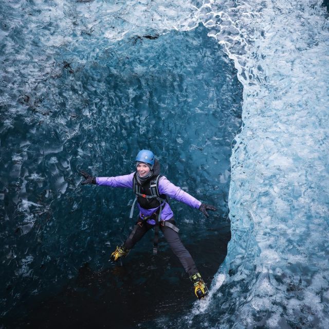 Jökulsárlón: Glacier Hike, Ice Cave, and Photoshoot Package - A 5.4-kilometer walk across glacial tundra