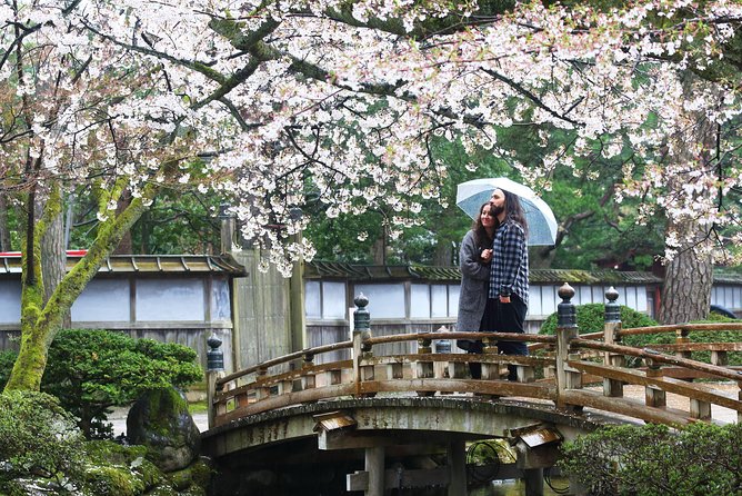 Kanazawa private half day/Photoshoot by professional photographer - What the private vehicle changes