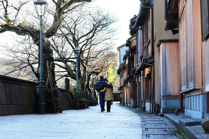 Kanazawa private half day/Photoshoot by professional photographer - Is $128.14 per person good value?