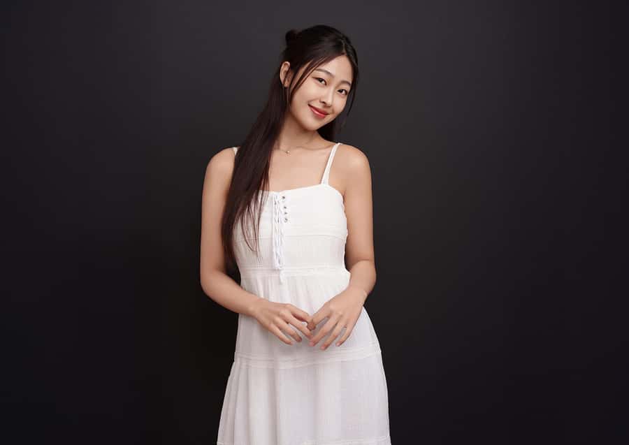 Korean-Style Profile Photoshoot | Seoul - Korean-style retouching without losing your real face