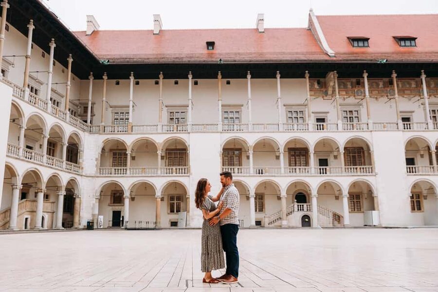 Krakow: Old Town Photoshoot with a Local Photographer - Choosing your edited images after the session