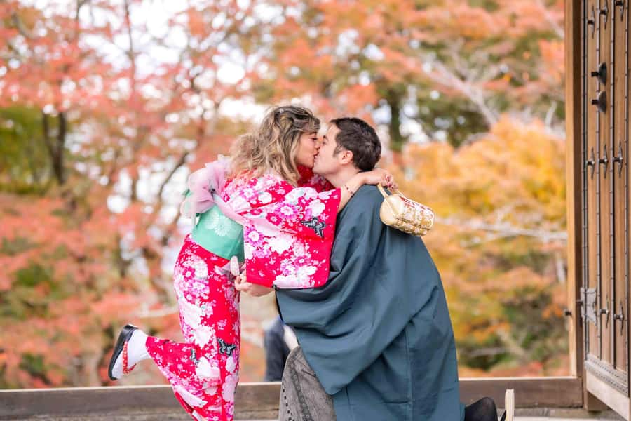 Kyoto Kimono Professional Photoshoot - Walking through Higashiyama with the photographer