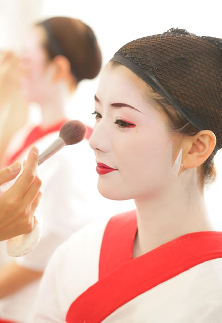 Kyoto: Maiko Makeover and Photoshoot Experience - White makeup, eyelashes, and wig choices