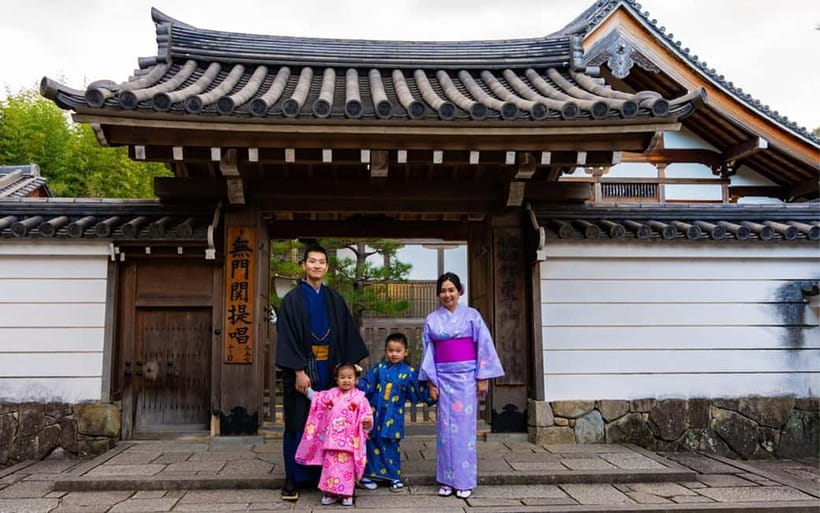 Kyoto: Private Photoshoot Experience in Arashiyama Bamboo - What the $129 price buys you