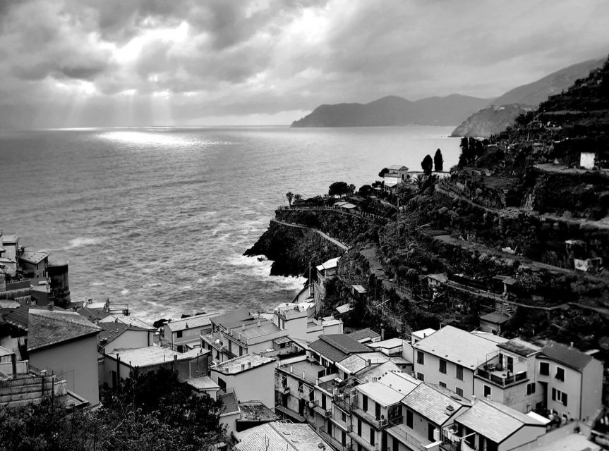 La Spezia: Cinque Terre Tour with Professional Photographer - Key points at a glance