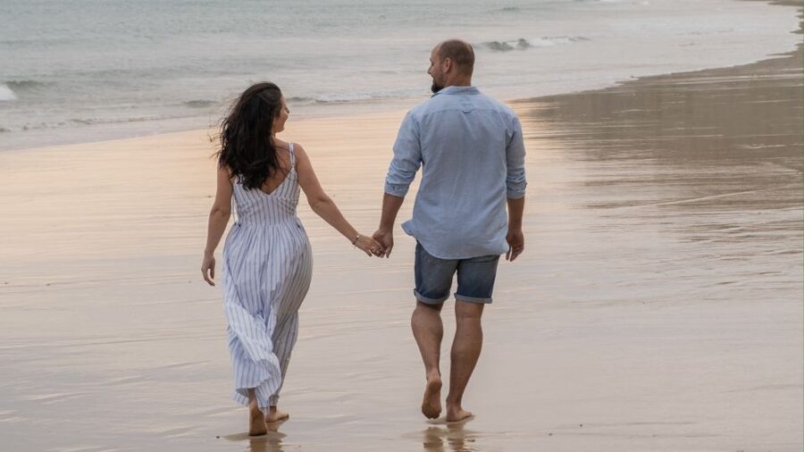 Lagos: Photoshoot for couple - Choosing clothes for beach photographs