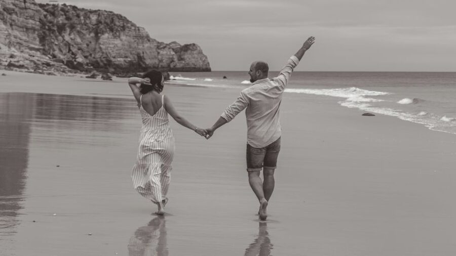 Lagos: Photoshoot for couple - Meeting Maria near the Algarve shore