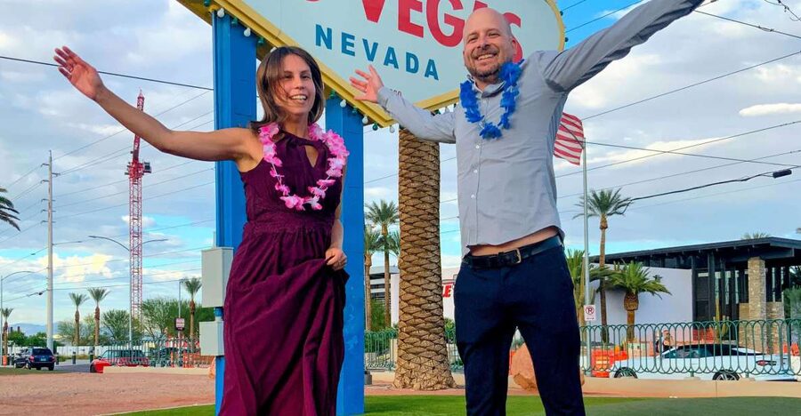 Las Vegas: Las Vegas Sign + 7 Magic Mountains + Photoshoot - Fifteen minutes at the famous Vegas sign