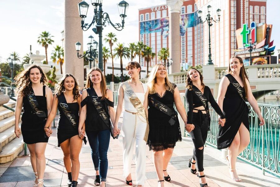 Las Vegas: Personal Travel & Vacation Photographer - Should you book the Las Vegas photo session?