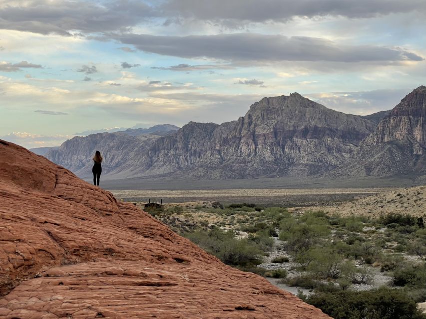 Las Vegas: Sunset Hike and Photography Tour Near Red Rock - Seven Magic Mountains adds color to the desert