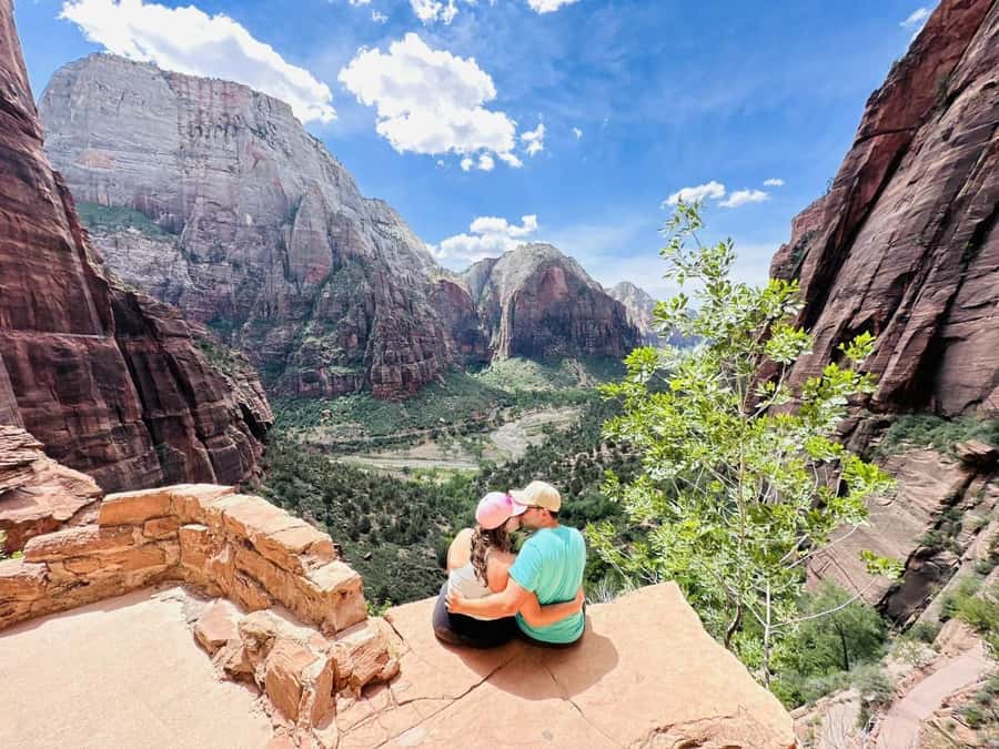 Las Vegas: VIP Guided Photography & Hiking Tour of Zion NP - From Las Vegas Boulevard to Zion’s red cliffs
