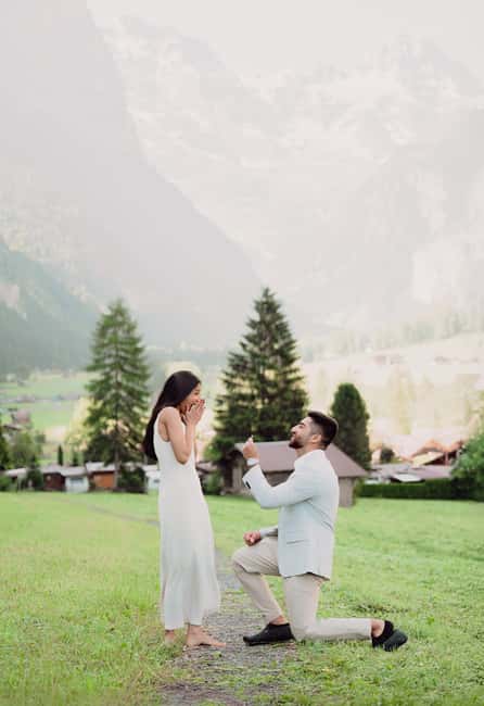 Lauterbrunnen & Wengen: Photoshoot at the best spots. - Meeting Hong at Lauterbrunnen station