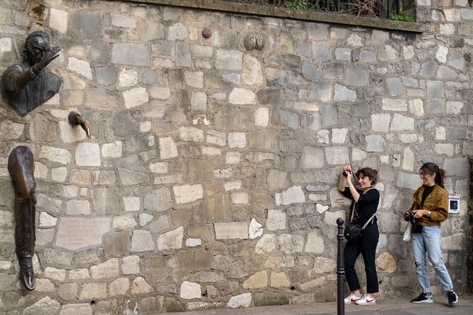 Learn the art of street photography in the heart of Montmartre! - Montmartre Streets and Small Details