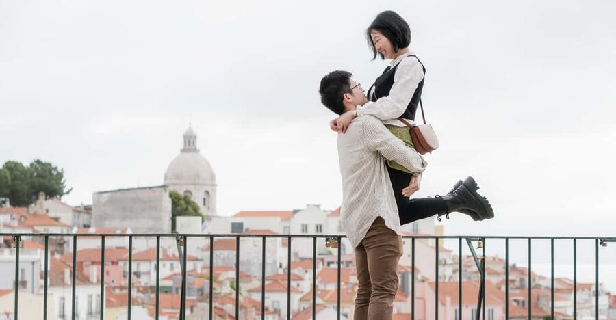 Lisbon: Cinematic Photoshoot with Local Photographer Guide - What Renan Chady brings to the session
