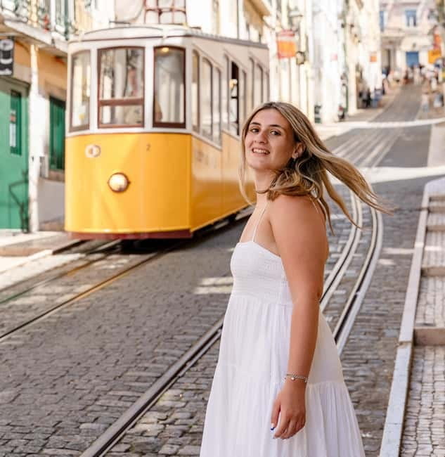 Lisbon: Instagram Hotspots Photoshoot - Santa Justa Lift from two levels