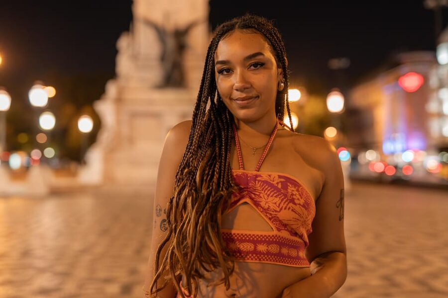 Lisbon lights: A Cinematic Photoshoot at night - Meeting Renan at the square