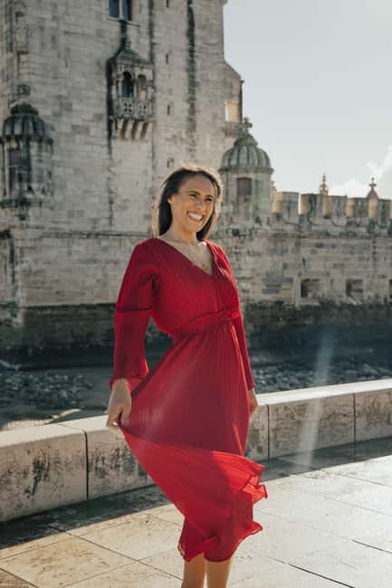Lisbon photo shoot with a highlight video - What the natural posing method feels like