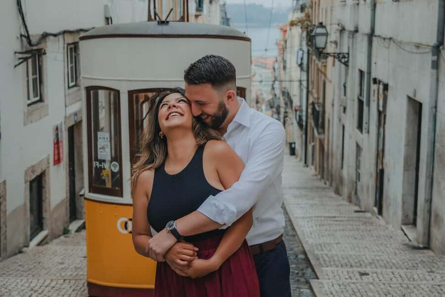Lisbon photo shoot with a highlight video - Digital delivery and the final gallery