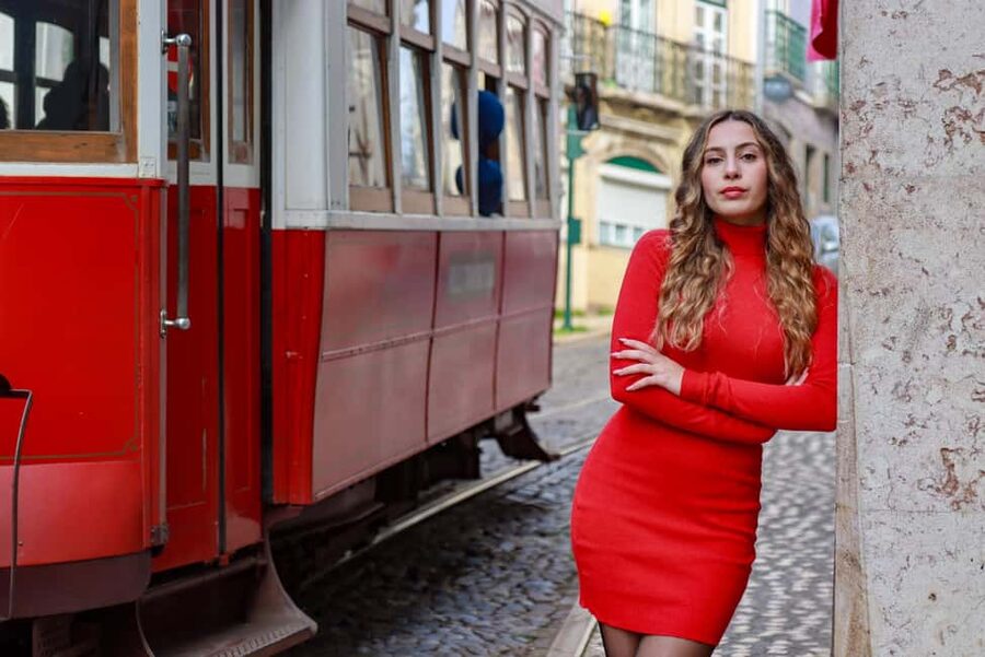 Lisbon: Photoshoot with a Professional Local Photographer - Sé de Lisboa, Santa Luzia, and Portas do Sol