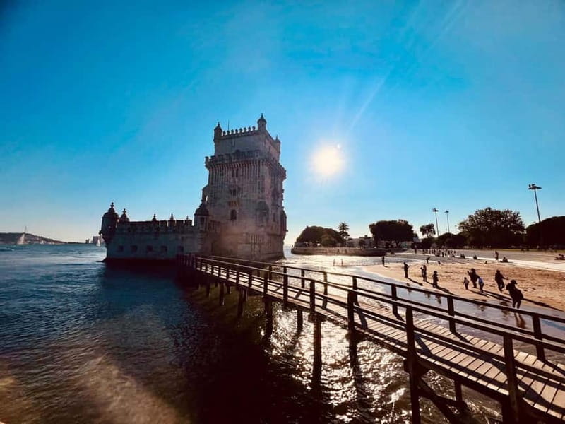 Lisbon: Private Tuk Tuk Tour with Polaroid Photos - Practical limits to keep in mind
