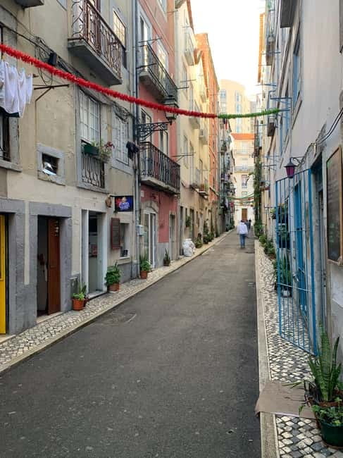 Lisbon TukTuk Tour - Smooth & Fun - Best Instagram Spots - How much ground can you cover?