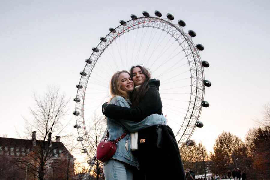 London: A Unique Photoshoot Experience at Famous Sites - Who will enjoy this most