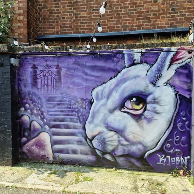 London: East End Instagrammable Street Art & Graffiti Tour - New Inn Broadway and the last stories
