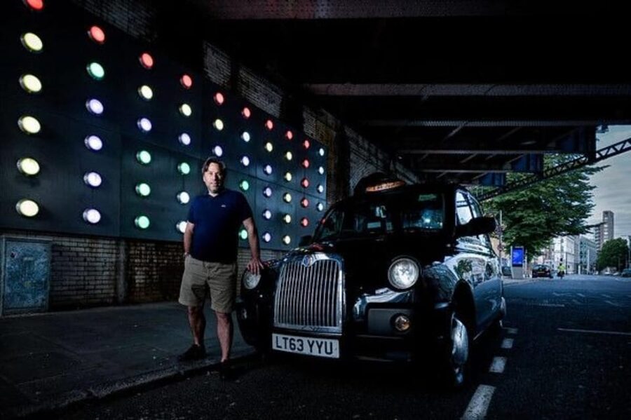 London: Instagram Photos Black Cab Tour with Hotel Pick Up - Charging changes the rhythm of the day