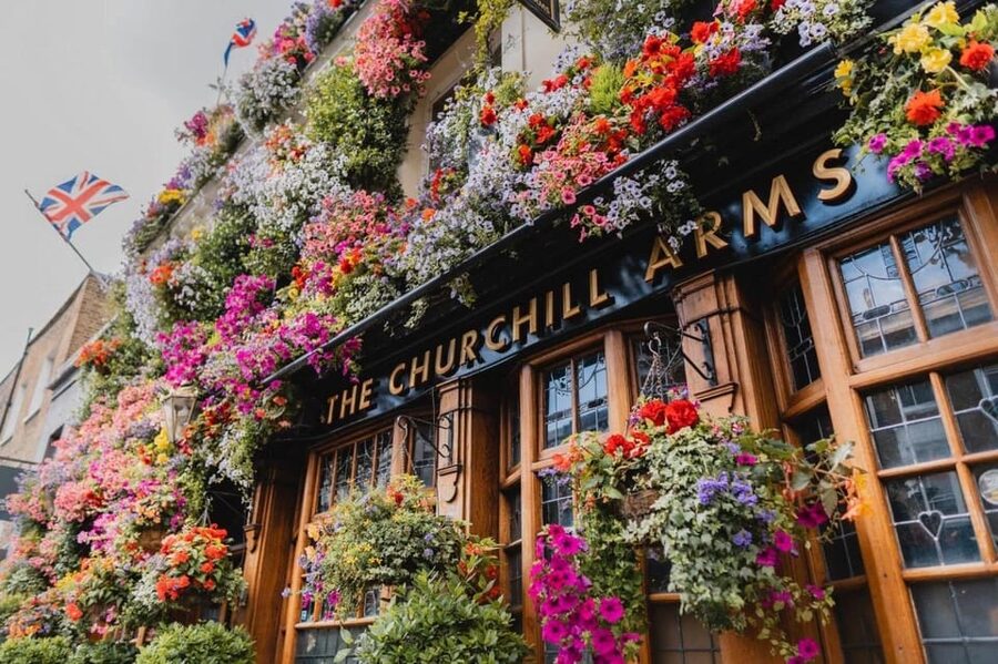 London: Instagram Photos Black Cab Tour with Hotel Pick Up - Three to four hours is enough for a sampler