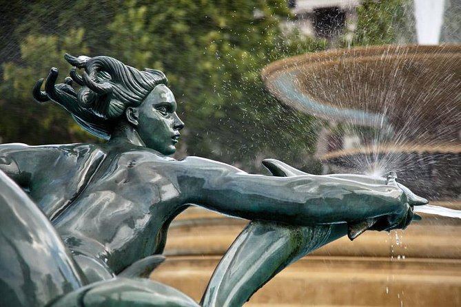 London Photography Tour - Private Tour - Leicester Square and Piccadilly Circus bring people and color