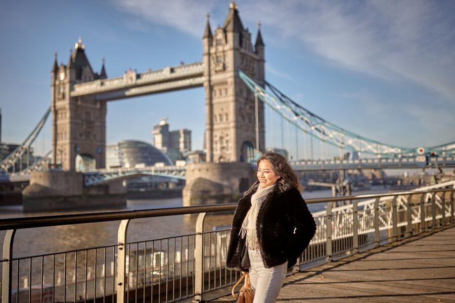 London: Private 30-Minute Photo Shoot at Tower Bridge - Tower Bridge gives the session its London character