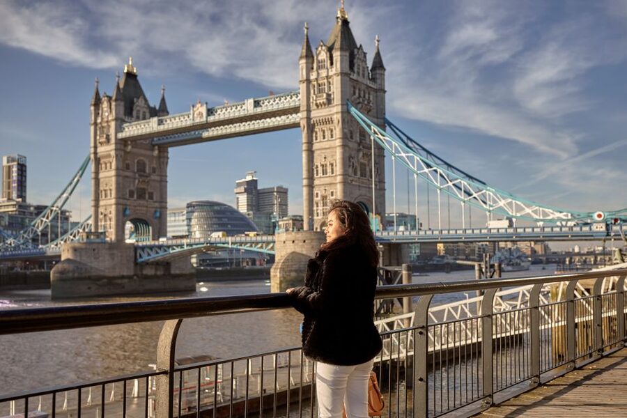 London: Private 30-Minute Photo Shoot at Tower Bridge - A private 30-minute session keeps the focus on your group