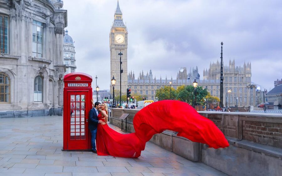 London: Private Flying-dress Photoshoot @jonadress - A flying dress with Big Ben behind you