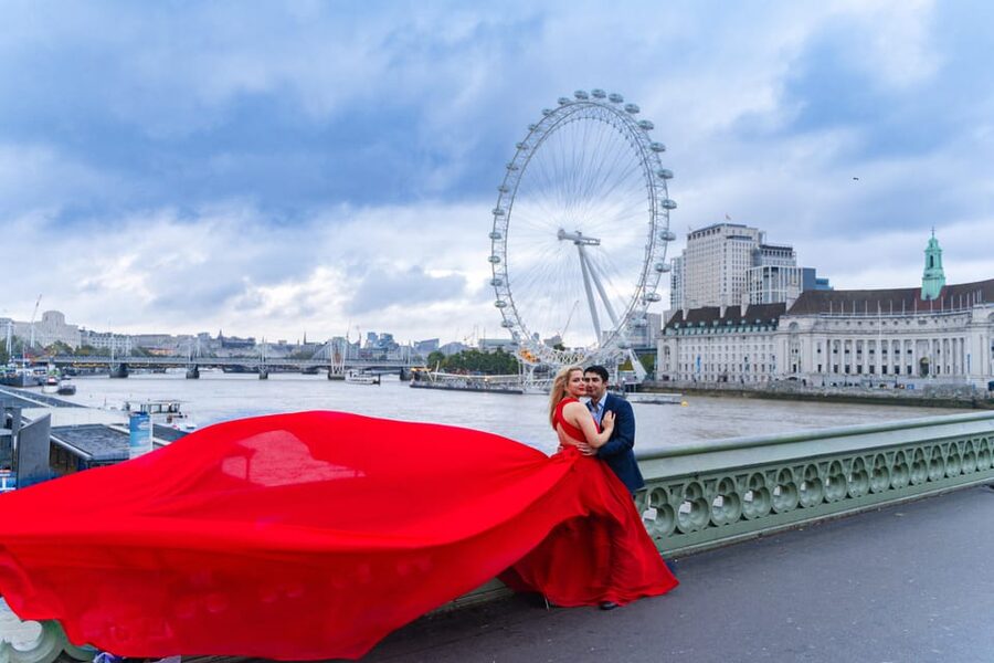 London: Private Flying-dress Photoshoot @jonadress - Meeting in the middle of Westminster Bridge