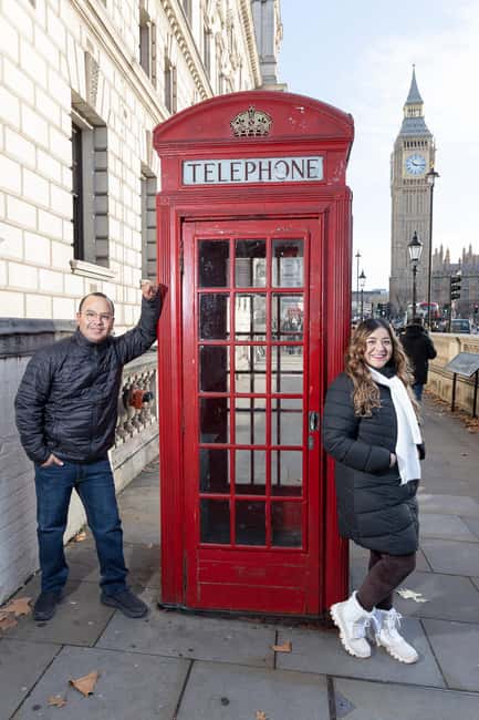 London: Private Photo Session at Iconic Landmarks - The London Eye meeting point and modern city views