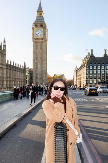 London: Private Photo Session at Iconic Landmarks - Tower Bridge and Buckingham Palace offer different moods