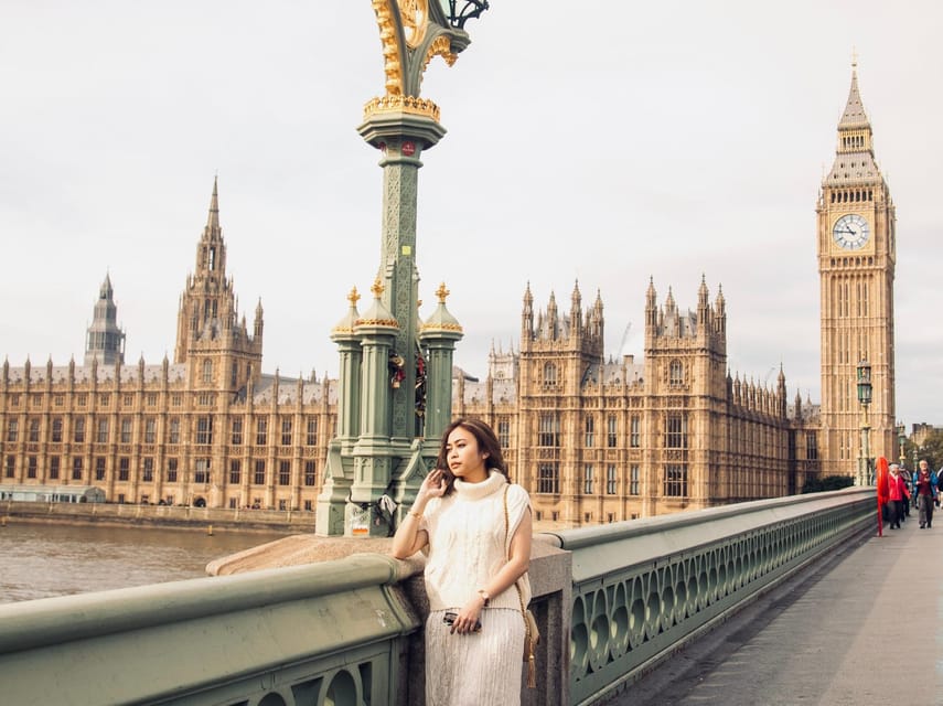 London: Private Photoshoot with Video Clip Option - Choosing between posed and candid pictures