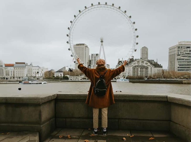 London: Private travel vacation photoshoot -Romantic Special - Big Ben and the 15-minute landmark stop
